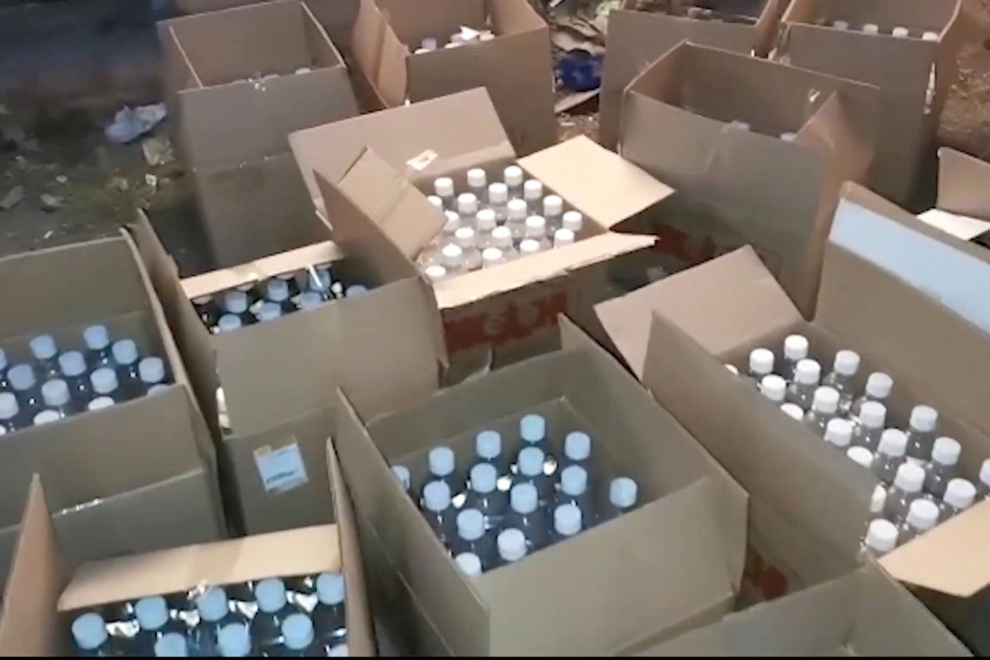 Ermittler haben in Orenburg über 600 Liter gefälschten Alkohol beschlagnahmt.