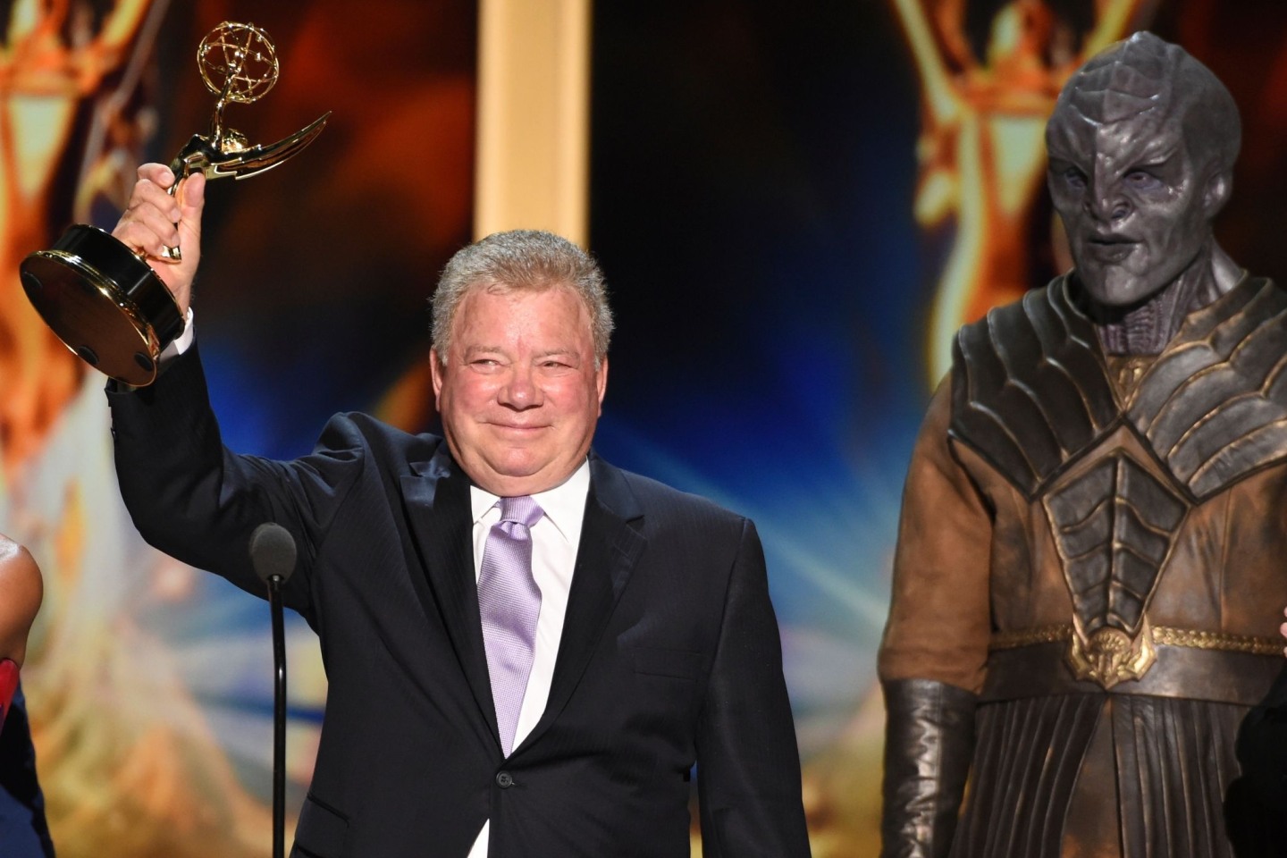 William Shatner, US-amerikanischer Schauspieler, nimmt im Microsoft Theater bei der Verleihung der Creative Arts Emmy Awards den Governors Award für 