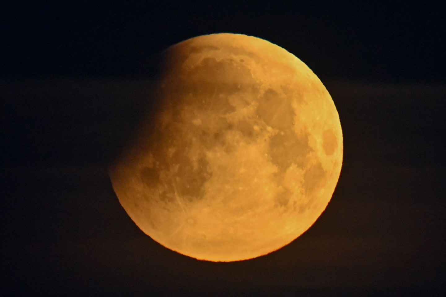 Eine teilweise Mondfinsternis ist an diesem Wochenende am Himmel zu beobachten. (Archivbild)