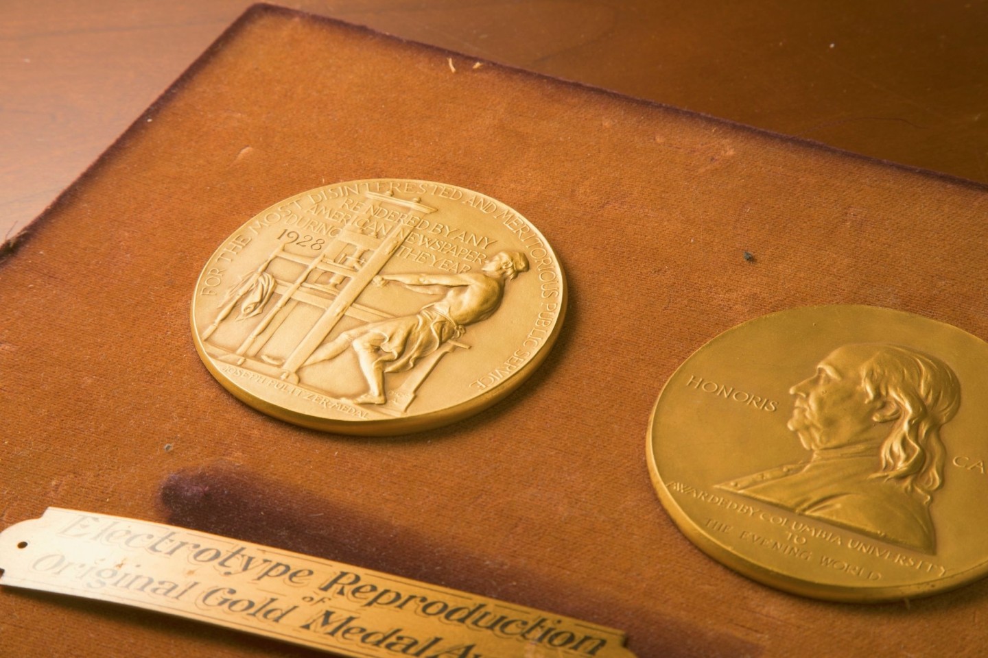 Diese Medaille wird bei der Verleihung der Pulitzer-Preise in New York verliehen.