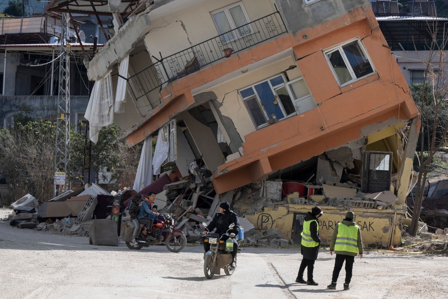 Die Hoffnung, nach dem verheerenden Erdbeben in der Türkei und Syrien weitere Überlebende in den Trümmern zu finden, ist mittlerweile gering.