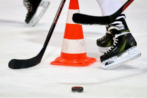 Auseinandersetzung nach Eishockeyspiel – eine Person schwer verletzt